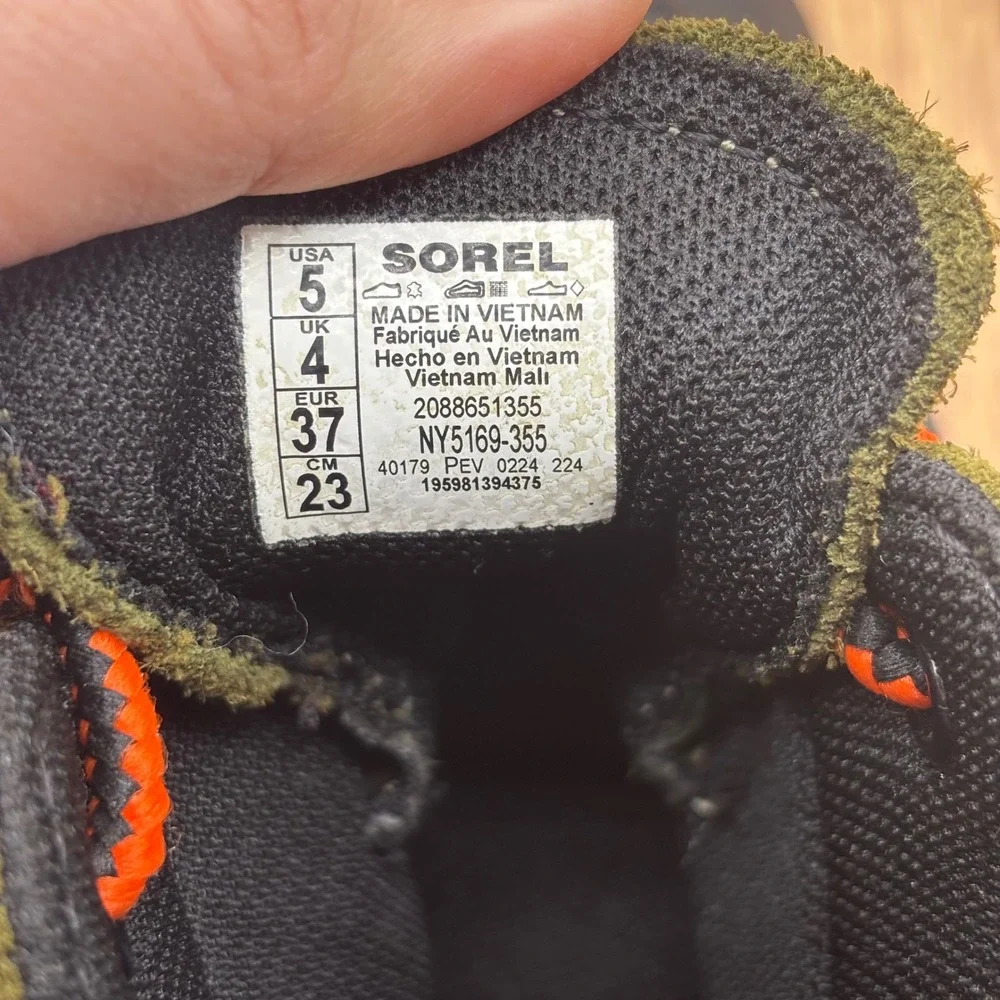 Sorel Out N About III Conquest Olive Green Waterproof Boots Girls Size 5 NY5169